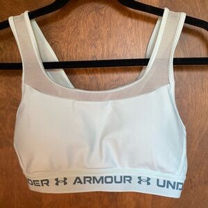 NWOT Under Armour Crossback Mid Women's White Sports Bra. Size M.